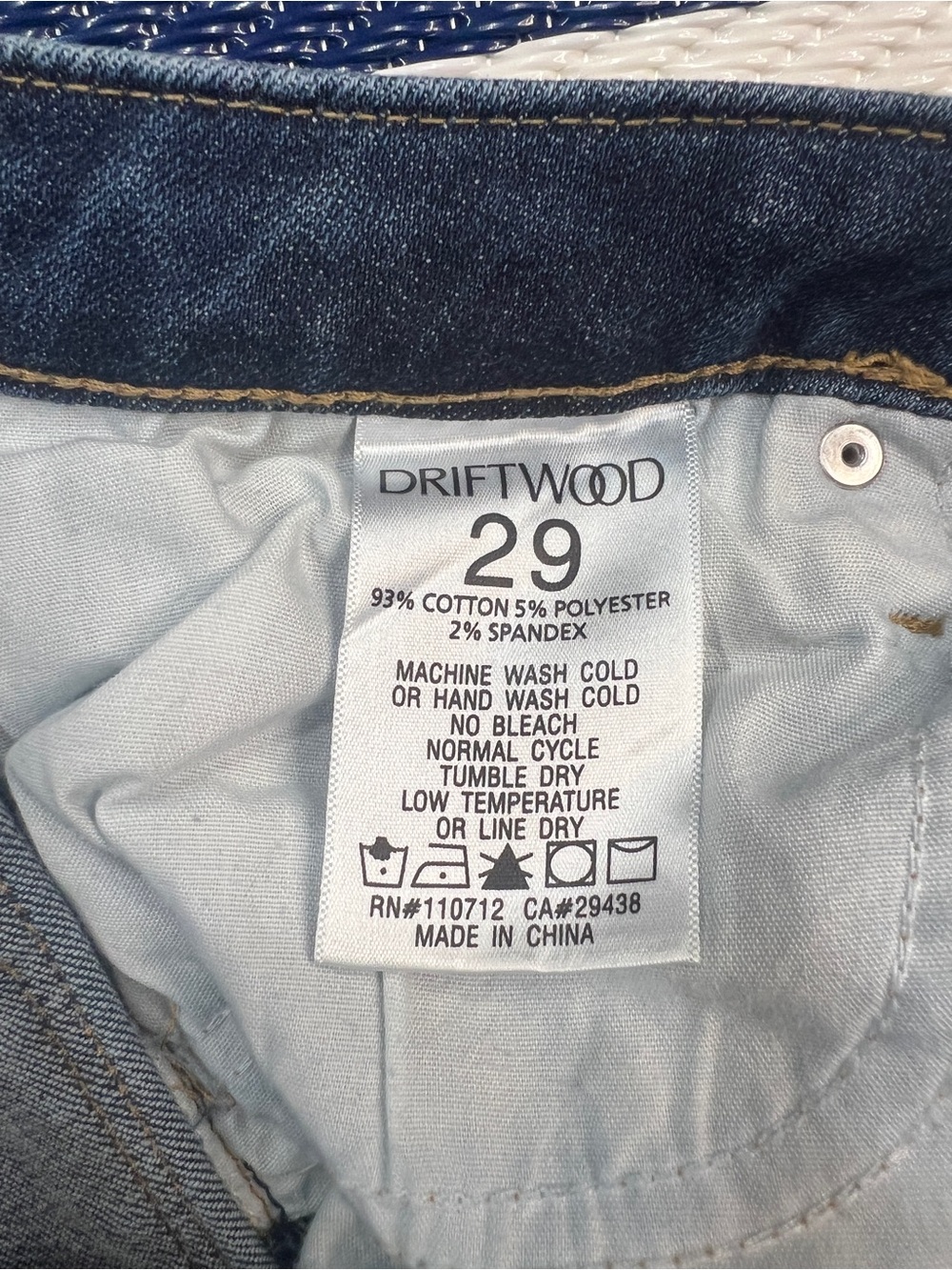 DRIFTWOOD Women’s Embroidered Floral Cropped Jeans Frayed Hem 29 - Picture 6 of 9